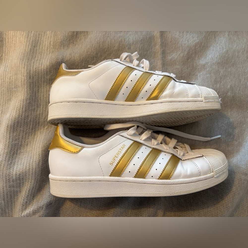 Adidas Big Girls Superstar Foundation Shoes Youth US 7 Gold White (B39402)